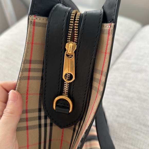 Authentic Burberry Haymarket Check Canvas and Leather Trim 1983 link tote - Picture 4 of 6